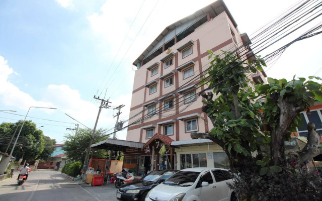 OYO 689 Baan Yuyuen