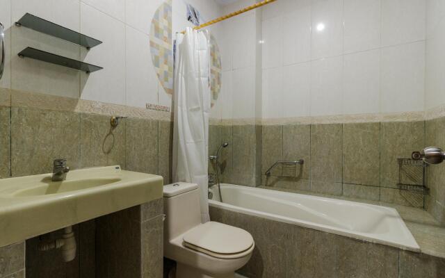 RedDoorz Plus near Pantai Malalayang Manado