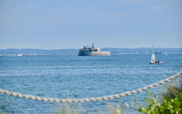 Solent Landing No 12A - Beachfront
