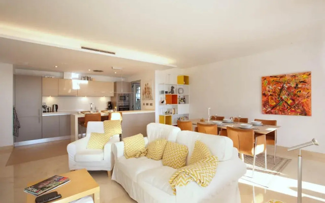 Modern Apartment With Balcony