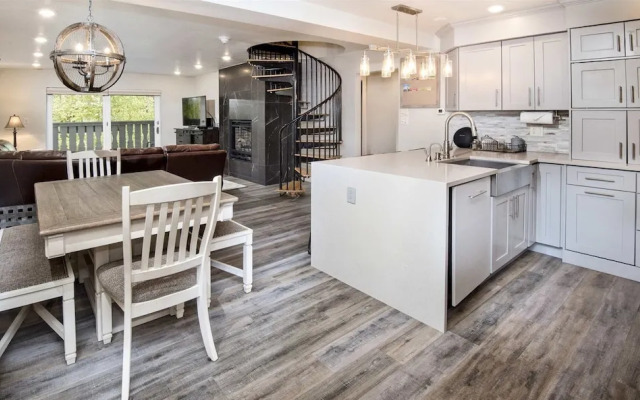 Luxury 3 Bedroom Condo in Vail Village