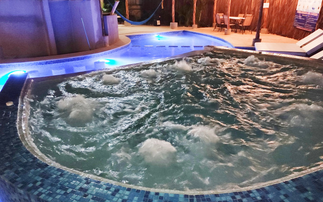 Hotel Ashly Loma Larga