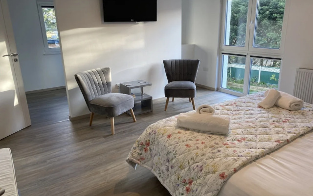 Remarkable 4-bed House in St Minver, Rock