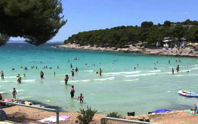 Apartment Djurdja - 20 m from beach : A2 Luka Murter, Island Murter