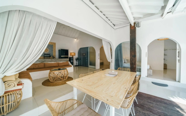 Villa Santorini - Boho-Chic 3-Bedroom Villa in the Heart of Berawa! – Guest Rooms – Tibubeneng