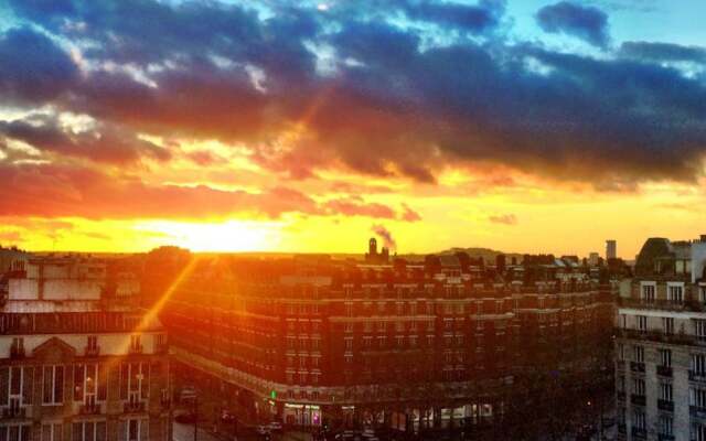 1 Bedroom Apartment With Amazing Views in Paris