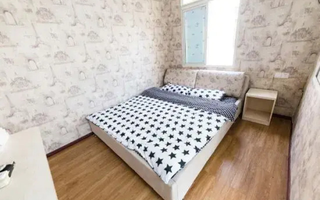Nanchang Light Blue Homestay (Shuanggang Subway Station Branch)