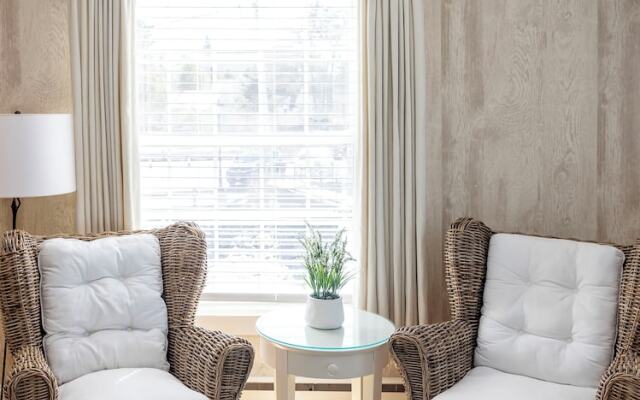 The Boathouse Waterfront Hotel & Marina