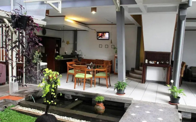 Rumah Asri Bed And Breakfast
