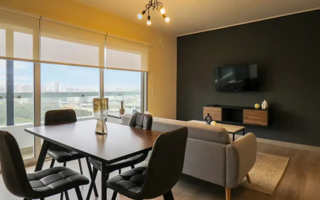 w Majestic 2BR w Modern Balcony in Miraflores
