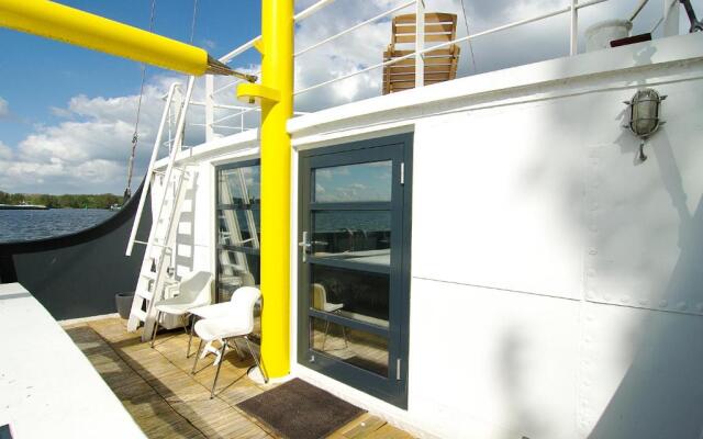 Authentic Ship with a stunning view!