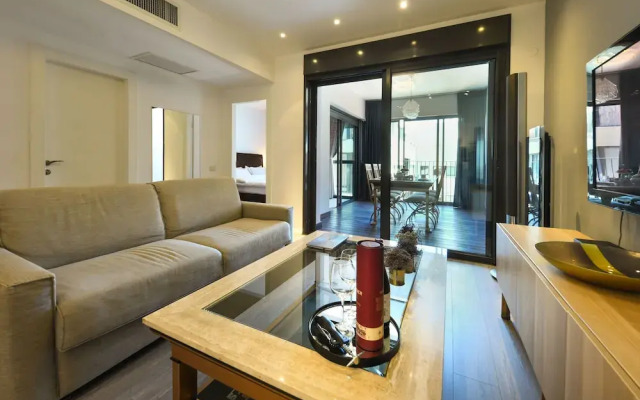 Luxury Levontin apt near Rothschild