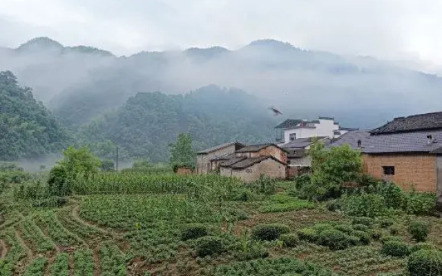 Xiuning Liu Jie's Family Farmhouse