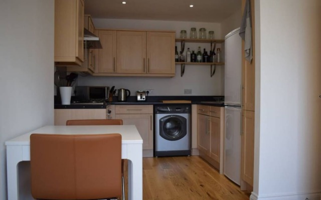 1 Bedroom Flat Next to Greenwich Station