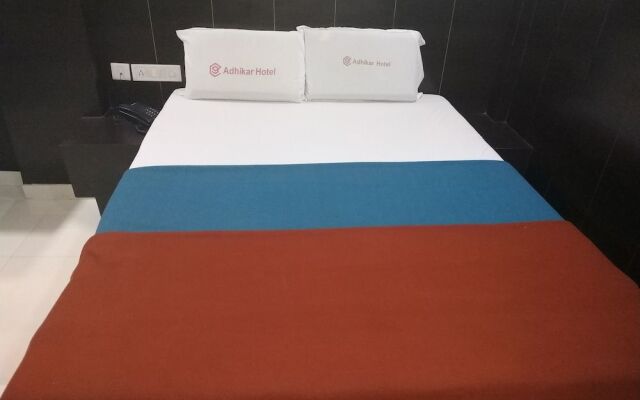 Iroomz Hotel Adhikar