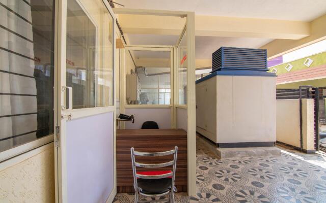 OYO 19749 New Shelton Suites