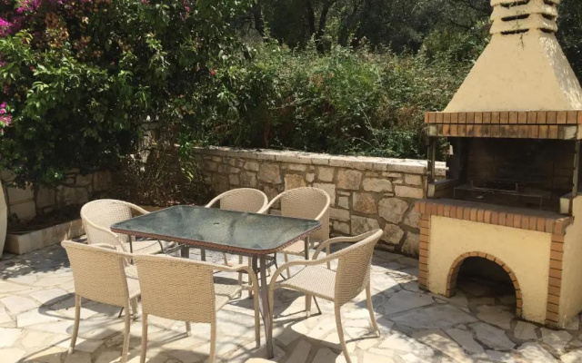 Villa Petrino - central flat location within Kassiopi. Sleeps 8