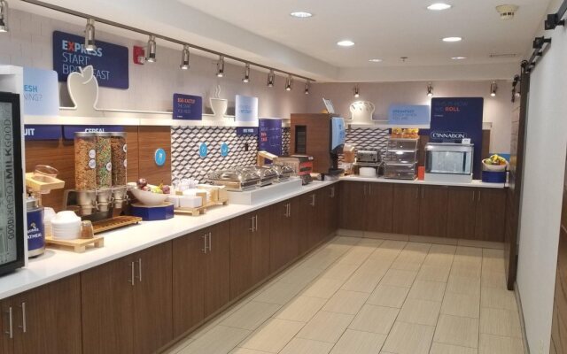 Holiday Inn Express Hotel and Suites Kinston by IHG