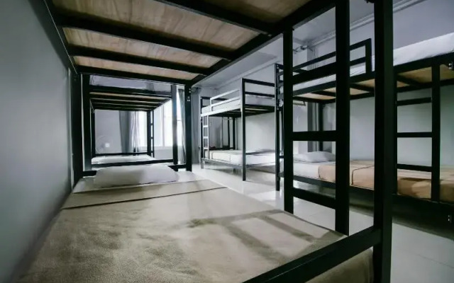 Guyasuka Hostel & Cafe by OYO Rooms