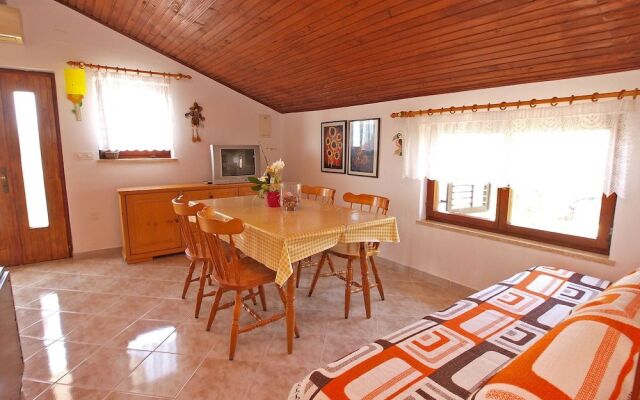 Apartment 895