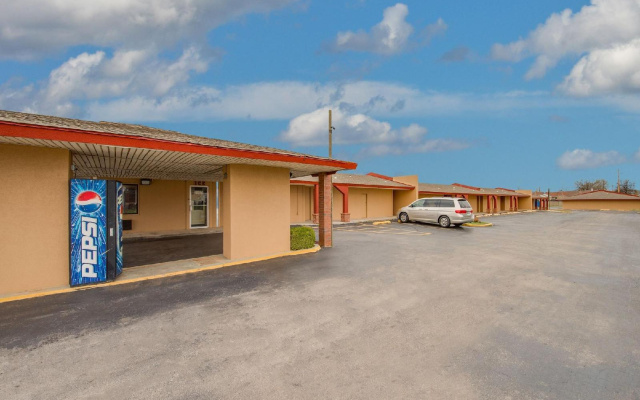 Super 8 Motel - Midwest City/East/Okc Area