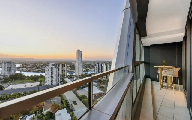 Jewel Luxury Beachside 2-bed With Water View