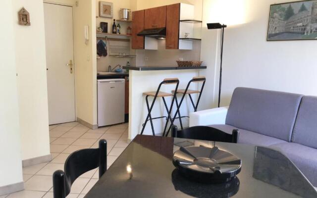 BH - 4 PEOPLE - Flat close to railway station and sea