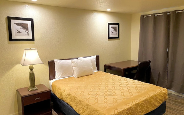 Whistling Pines - Daily & Extended Stay, Elizabeth City