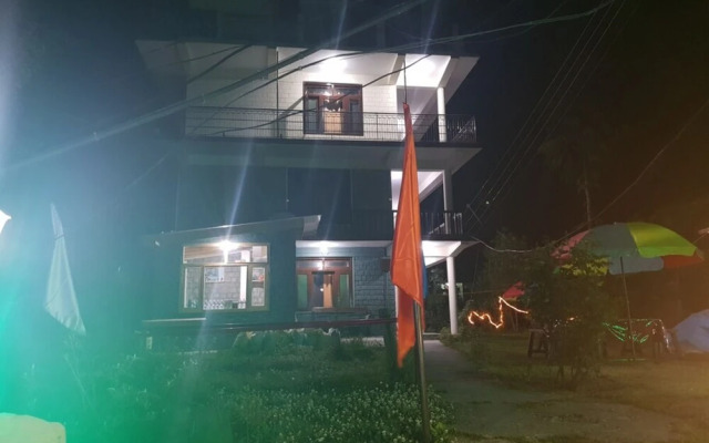 Goroomgo Aby's Hut Manali