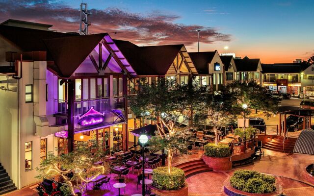 Central Brunswick Apartment Hotel