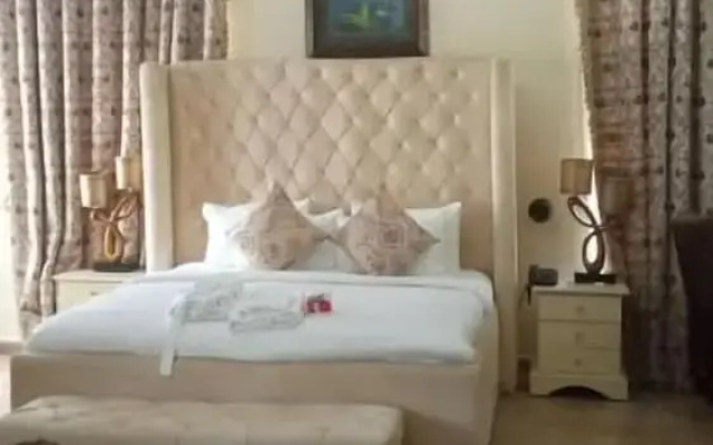 Reina Villa Hotel