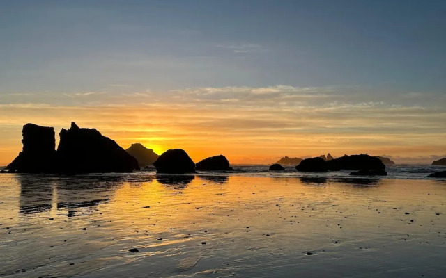 Sunset Oceanfront Lodging