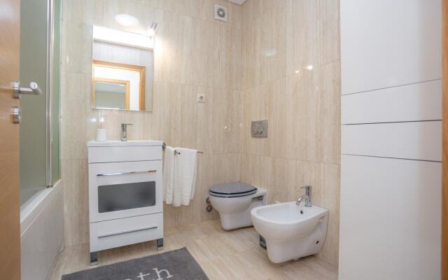 Buarcos Sunset Apartment by Rent4all