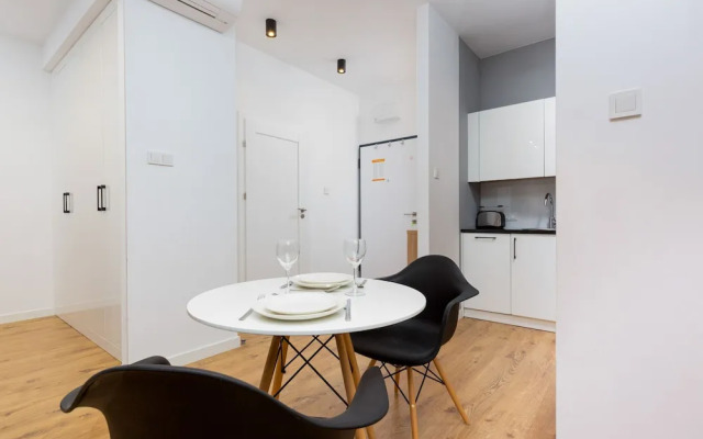 Apartment Warsaw Sławińska by Renters