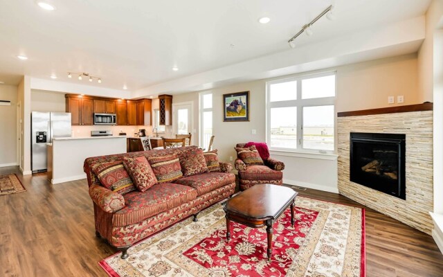 Waterfront Kenai Townhome < 1 Mi to Beach!