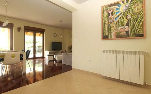 Apartment 1695