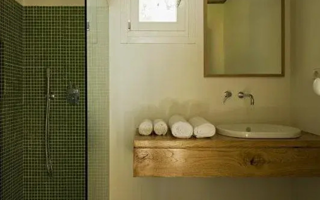 Kamaroti Suites Hotel