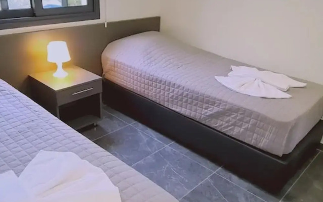 14 AN - 114 Nissi Twins Apartment