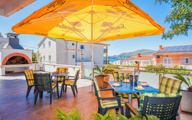 Apartment Angie 220m From the Beach