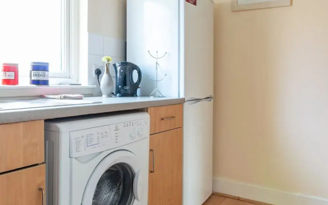 Elegant Apartment in Edinburgh near River Almond
