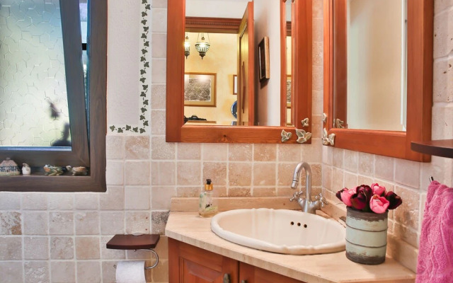 Important Group Villa Costa