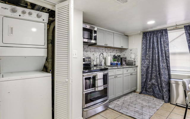 Walk to Patterson Park! Pet-friendly Townhome