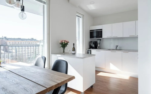 Luxurious 1BR Penthouse with Balcony