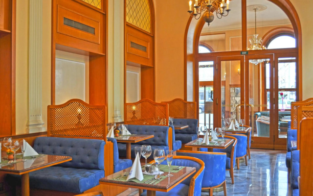 Opera Hotel
