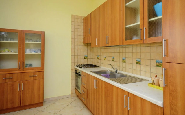 Apartment With Lovely Pool