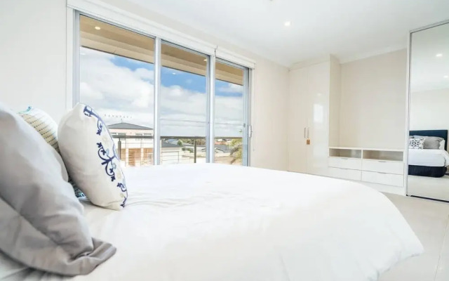 La Bella Vita-beachfront Living - Lift - Sunset Views