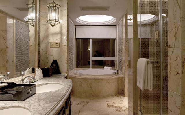 Yinxin Century Hotel