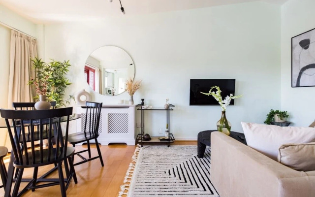 The Shadwell Secret - Contemporary 4bdr House