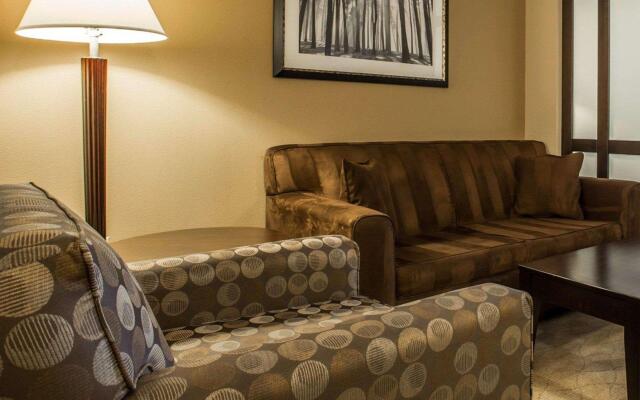Comfort Suites Huntersville near Lake Norman