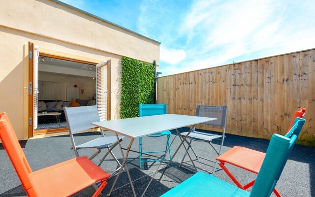 The Nook Close To Swansea Marina